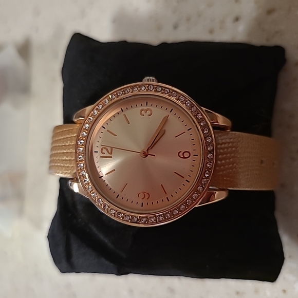 Japan MOVT women's watch. - Picture 2 of 5